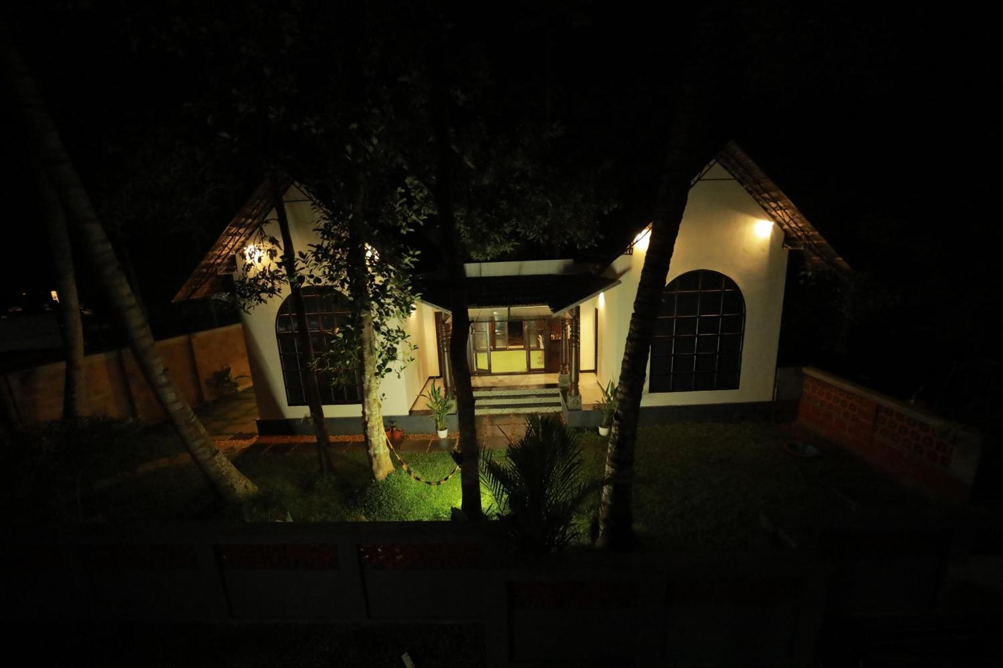Munroe Plackal Heritage Mundrothuruth Екстериор снимка