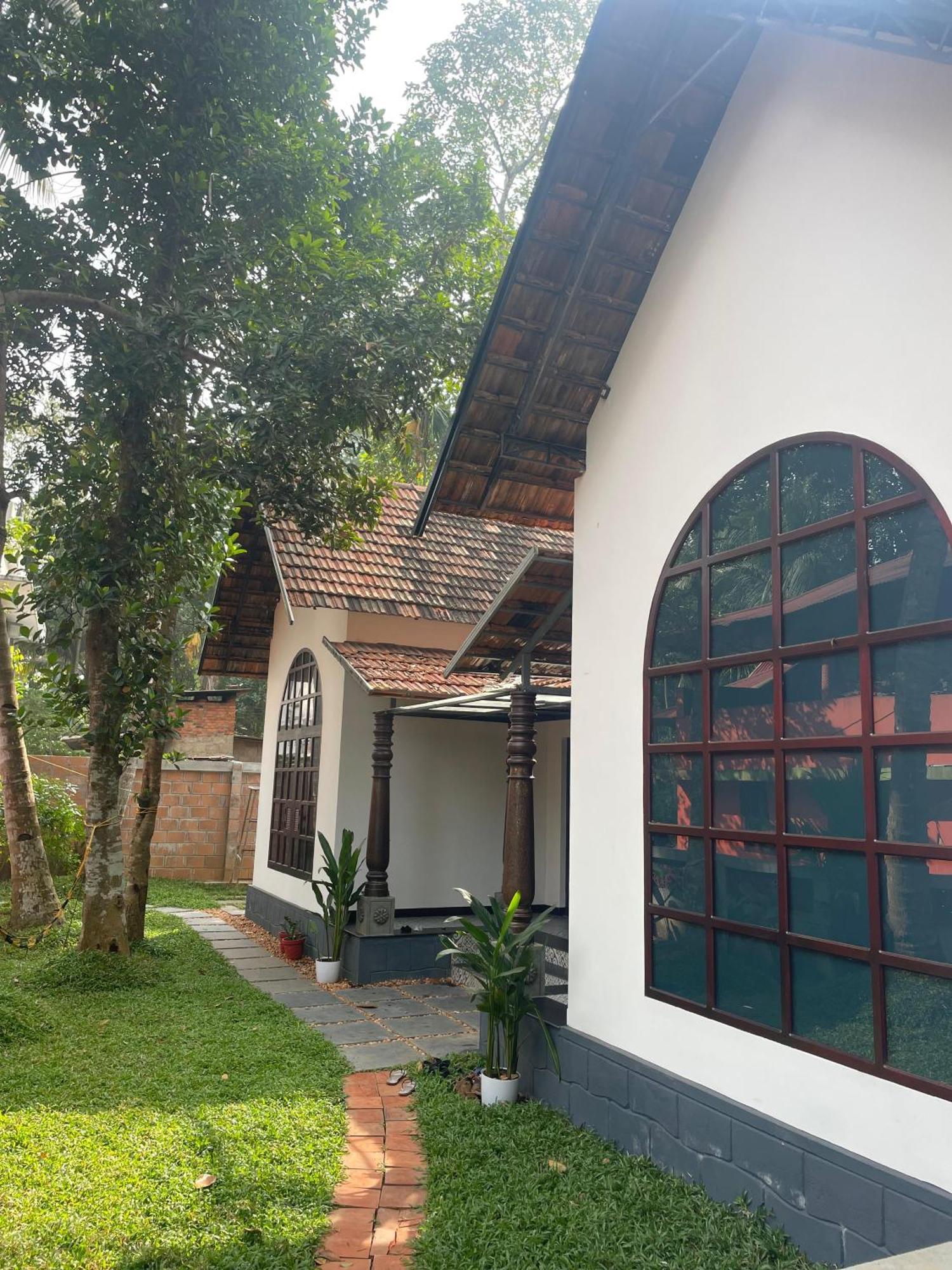 Munroe Plackal Heritage Mundrothuruth Екстериор снимка
